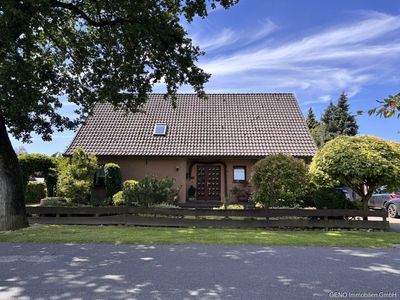 Großzügiges Einfamilienhaus mit weitläufigem Garten zu verkaufen