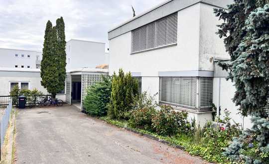 Großes Wohnhaus mit 5 Anlieger Wohnungen
