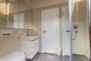Herzogpark/Bogenhausen: 4-Zimmer-Wohnung mit Dachterrasse, Balkon und Garten – Kolbergerstr 18, 81679 Herzogpark, München – Vorschaubild 18