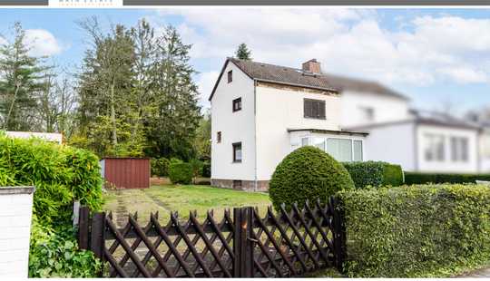 Bild von Sanierungsbedürftige Doppelhaushälfte mit weitläufigem Garten und Ausbaupotenzial