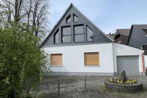 Stilvoll wohnen mit besonderem Charakter
- Einfamilienhaus - Garage - Terrasse - – Die vollständige Adresse der Immobilie erhältst du vom Anbieter., 58339 Breckerfeld – Vorschaubild 1