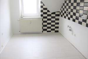 Für max. 2 Personen: weitläufige, helle Altbauwohnung im DG, 70 qm, Klimaanlage, Garten – Die vollständige Adresse der Immobilie erhältst du vom Anbieter., 46049 Alstaden-West, Oberhausen – Vorschaubild 3