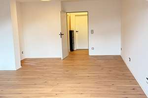 Geräumige 1,5 ZKB teilmöbliert, Loggia, innerer Westen, ab sofort