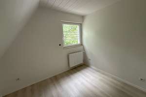 Wohnen mit Charakter: Vier-Zimmer-Wohnung in Wuppertal – Nevigeser Straße 480a, 42111 Uellendahl-Katernberg, Wuppertal – Vorschaubild 16