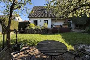 Freistehendes Einfamilienhaus mit schönem Garten, Terrasse und gemütlichen Sitzecken!