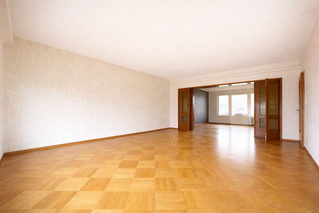 Immobilie in Lohr am Main - Bezugsfreie 5-Zimmer-Erdgeschosswohnung mit 3 Balkonen, Garten und 2 Garagen! - Bild 2