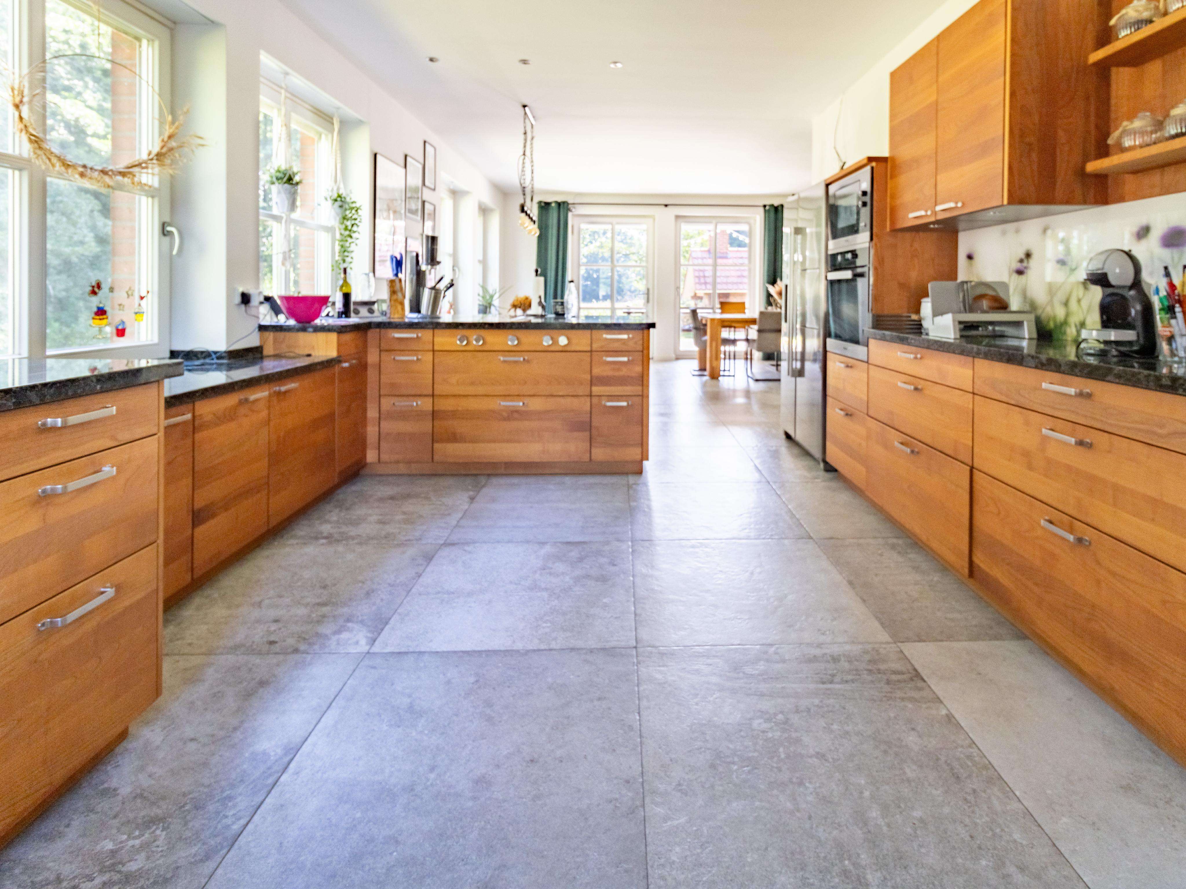 Immobilie in Zarrentin am Schaalsee - Reetdachhaus mit Charakter -                        modernes Wohnen in malerischer Umgebung - Bild 4