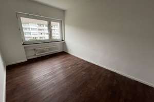 Sie suchen 3 Zi-Whng. - weisses Wannenbad mit Fenster und Balkon - Duisburg – Brahmstr. 26, 47226 Rheinhausen-Mitte, Duisburg – Vorschaubild 4
