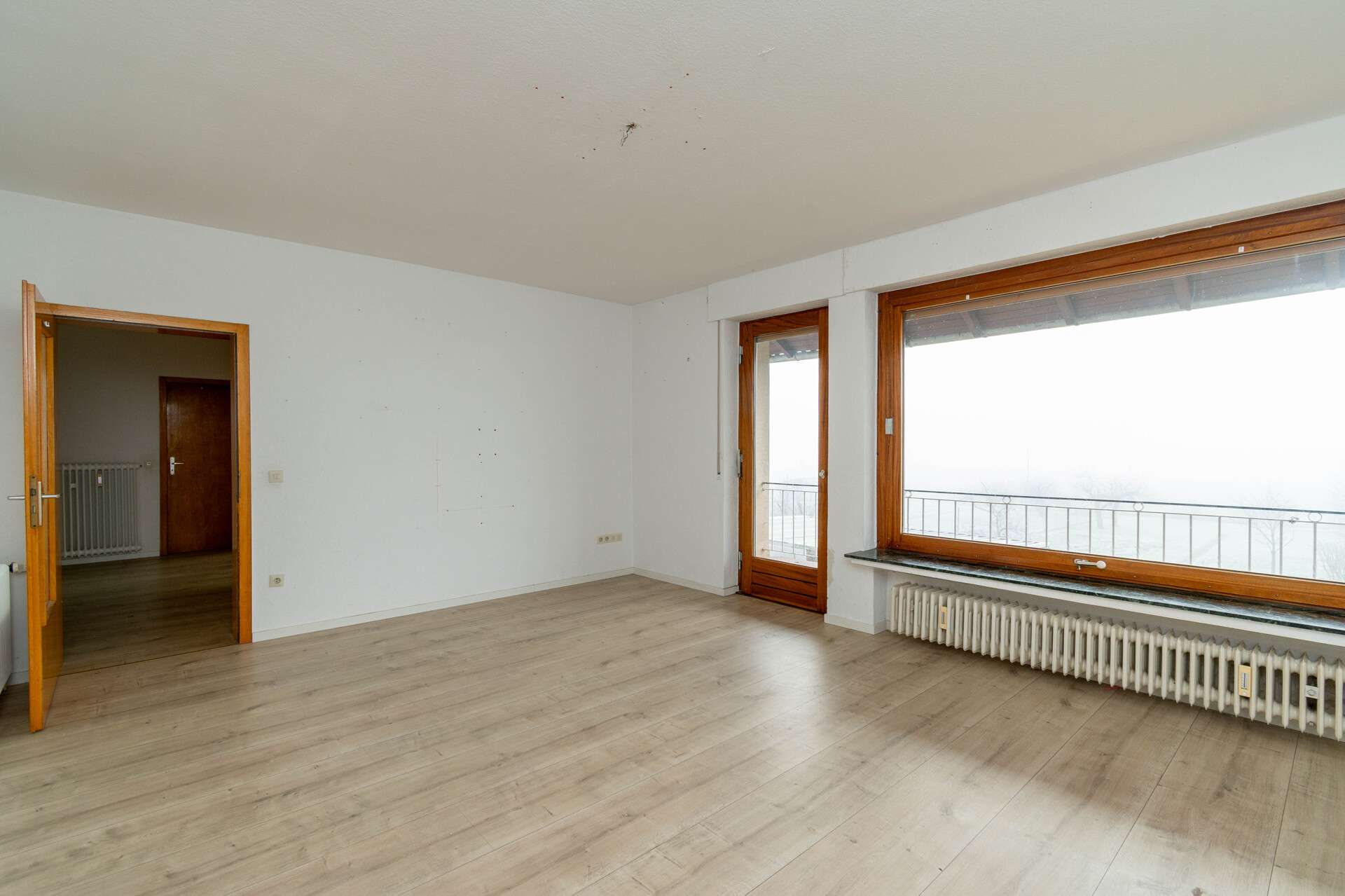 Immobilie in Porta Westfalica - Großzügiges Zweifamilienhaus – sofort nutzbar in bester Lage - Bild 2