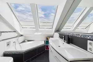 Lichtdurchflutete Dachgeschosswohnung mit sonniger Süd-Loggia in München-Untermenzing – München – Vorschaubild 10