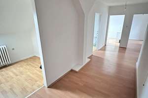 3-Zimmer-Dachgeschosswohnung am Königsplatz – ideal für Studenten oder Singles – Königsplatz 38, 34117 Mitte, Kassel – Vorschaubild 2
