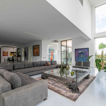 Exklusives Einfamilienhaus mit 6 Schlafzimmern zum Verkauf in der Urbanisation La Moraleja, Madrid