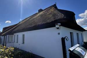 Wohnjuwel mit Reetdach, Wintergarten & Gartenoase in 1A-Lage – Rosenstraße 17, 17493 Wieck/Ladebow, Greifswald – Vorschaubild 1