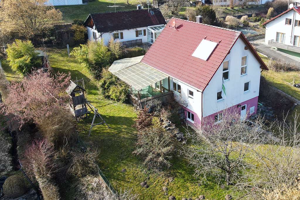 Immobilie in Zwiefalten - Charmantes Anwesen mitten im Grünen ... Ruhe pur mit viel Freiraum zum Wohnen und Wohlfühlen - Bild 0