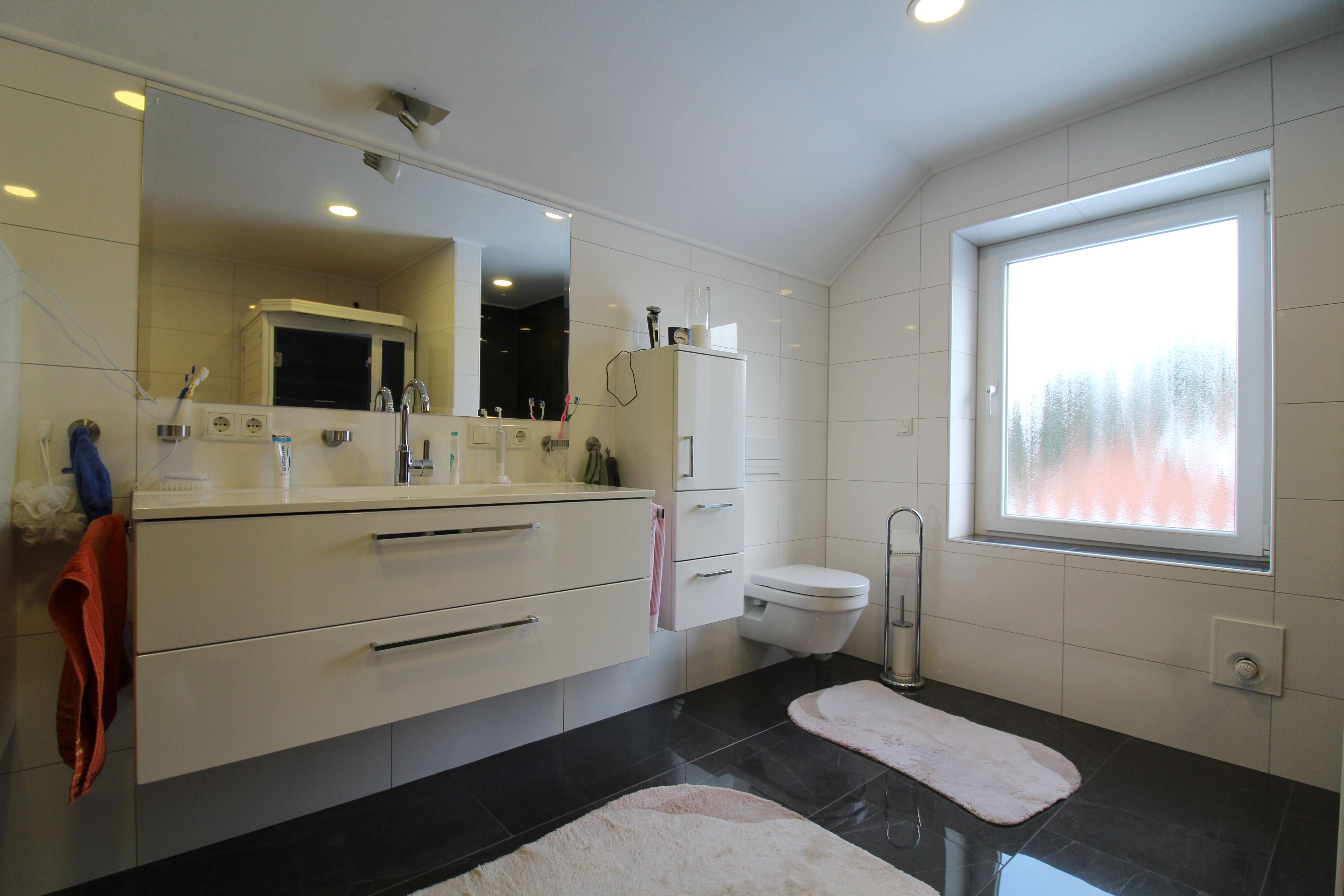 Immobilie in Westoverledingen - Großes Wohnhaus mit ca. 75m² Wintergarten inkl. Schwimmbad mit zwei Garagen und vielen Extras! - Bild 4