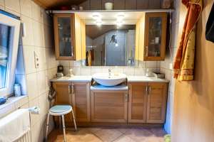 *** DEICHSHAUSEN - 2006 KERNSANIERT - FARBENFROHER GARTEN und FAMILIENFREUNDLICHE LAGE *** – 27809 Lemwerder – Vorschaubild 8