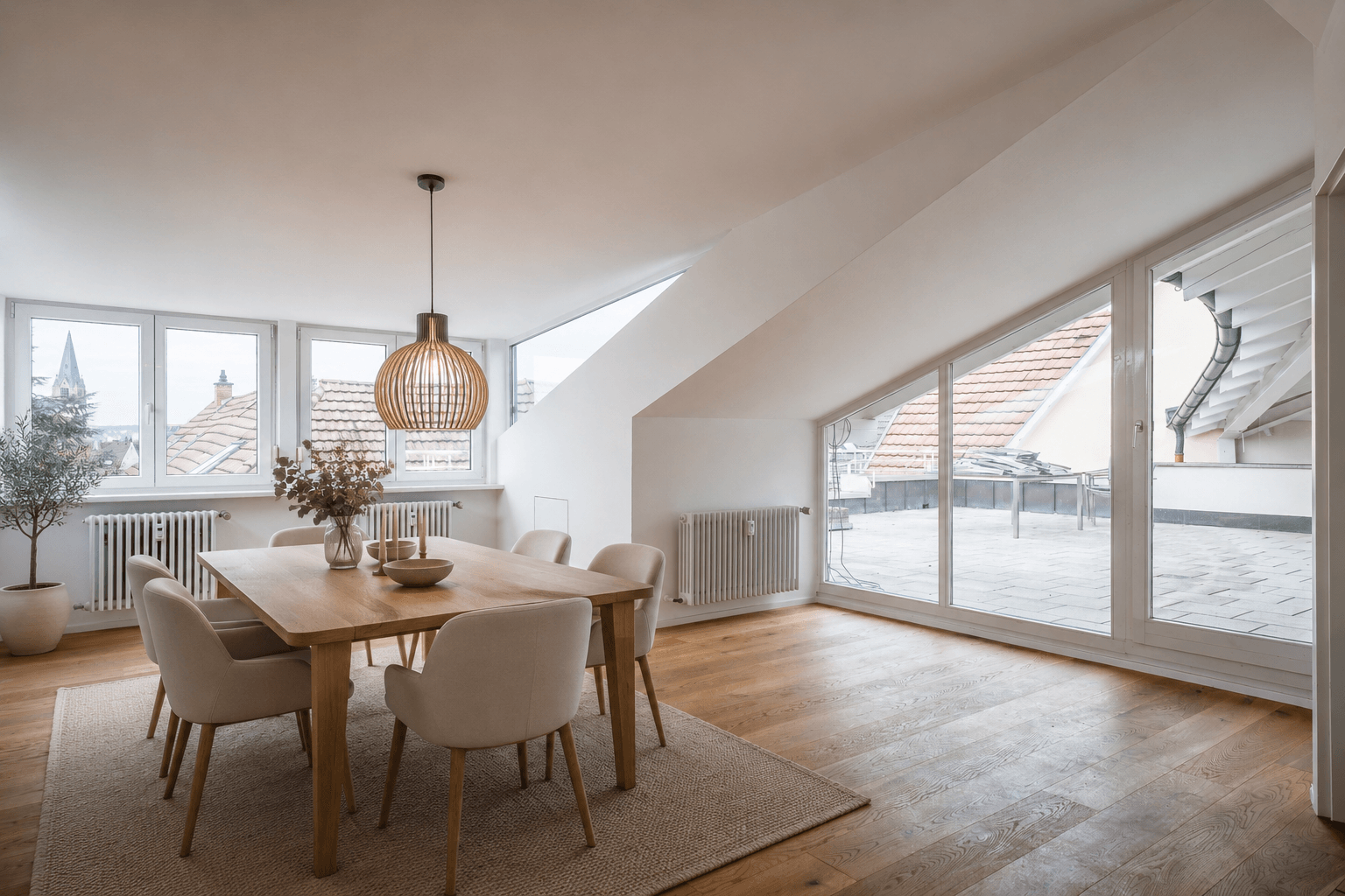 Riesige 3,5-Zimmer-Dachgeschoss-Wohnung (Fahrstuhl) mit Aussichtsterrasse in S-Möhringen - Foto 1