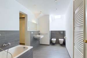 ZENTRALES WOHNEN IN WIESBADEN! 4-ZIMMER-DACHGESCHOSSWOHNUNG MIT SONNIGER TERRASSE – Die vollständige Adresse der Immobilie erhältst du vom Anbieter., 65185 Mitte, Wiesbaden – Vorschaubild 9
