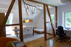Traumhafte Wohnung mit kompletter Einbauküche, Balkon und Gartennutzung