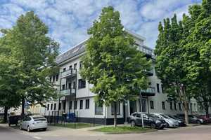 Große Wohnung sucht nette Familie! Bad mit Wanne und Dusche! Balkon! Fahrstuhl! Bus System – Fichtestraße 39, 39112 Magdeburg – Vorschaubild 1