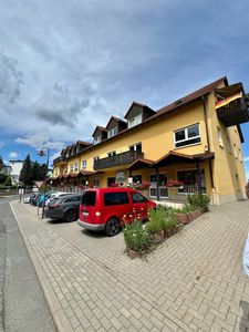 WOHNEN & ARBEITEN AUF HÖCHSTEM NIVEAU – IHRE NEUE TRAUMWOHNUNG INCL. 5 PKW-STELLPÄTZEN