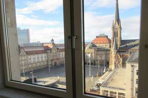 Schöne geräumige Wohnung mit Aufzug und Blick auf den Theaterplatz