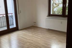 Gepflegte 3,5-Zimmer-Wohnung mit Balkon und EBK in Fellbach