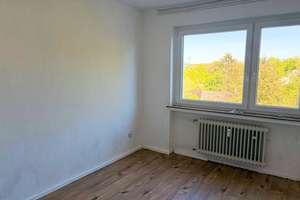**FRISCH RENOVIERT** Helle 4-Zimmer-Wohnung mit BALKON in Solingen – Jaspersstraße 9, 42719 Wald, Solingen – Vorschaubild 5