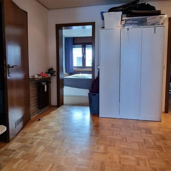 *** sehr schöne 3-Zimmer-Dachgeschoss-Wohnung mit 2 Balkonen und Einbauküche in Verlautenheide ***