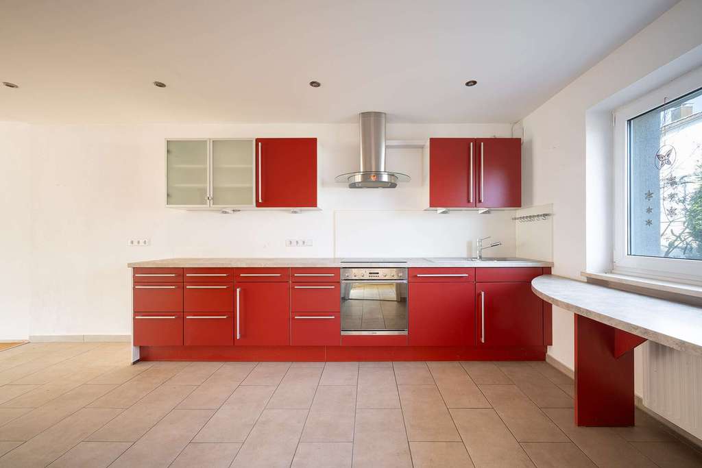 Immobilie in Moosinning - Doppelhaushälfte mit Wintergarten, Balkon und großem Gestaltungspotenzial - Bild 2