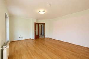 Attraktiv geschnittene 3-Zimmer-Wohnung mit Balkon in München-Obermenzing – Die vollständige Adresse der Immobilie erhältst du vom Anbieter., 81245 Obermenzing, München – Vorschaubild 6