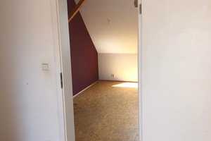 Freundliche und vollständig renovierte 4-Zimmer-Dachgeschosswohnung in Wuppertal – Paul-Humburg-Str. 22, 42275 Wuppertal – Vorschaubild 1