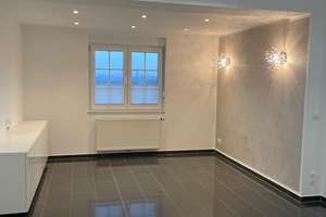 Schicke Dachgeschoss Wohnung in verkehrsberuhigter Lage