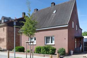 Platz für die ganze Familie - vielseitig nutzbares Haus mit liebevoll gestaltetem Außenbereich! – Die vollständige Adresse der Immobilie erhältst du vom Anbieter., 59269 Beckum – Vorschaubild 2