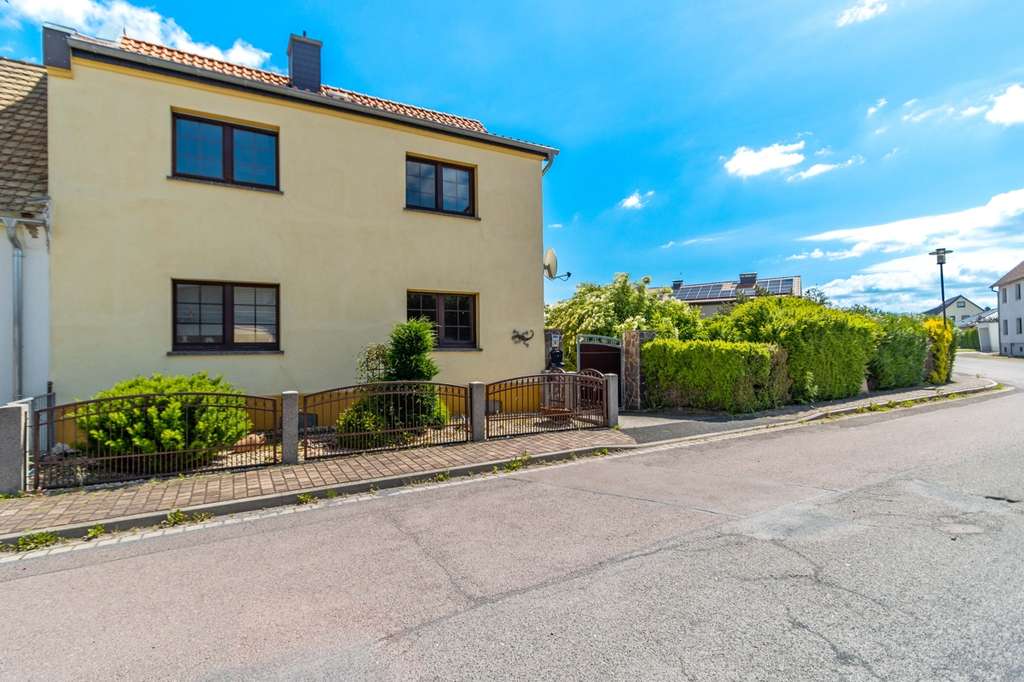 Immobilie in Wettin-Löbejün - Sie mögen es ruhig und wollen auf´s Land?
Einfamilienhaus in Priester- Wettin-Löbejün- bezugsbereit - Bild 1