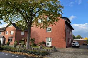 Kapitalanleger aufgepasst: MFH in Vechta
Mehrfamilienhaus mit 3 Wohnungen  – Die vollständige Adresse der Immobilie erhältst du vom Anbieter., 49377 Vechta – Vorschaubild 3