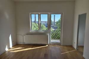 bezugsfreie komplett sanierte 2-Zimmer-Wohnung mit Balkon in Berlin