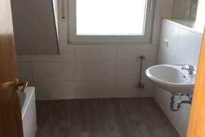 Schöne 2-Zimmer-Whg über 2 Etagen mit 2 Südbalkonen, neues Bad u. Gäste-W – Wüstenhöfer Straße 185, 45355 Borbeck-Mitte, Essen – Vorschaubild 2