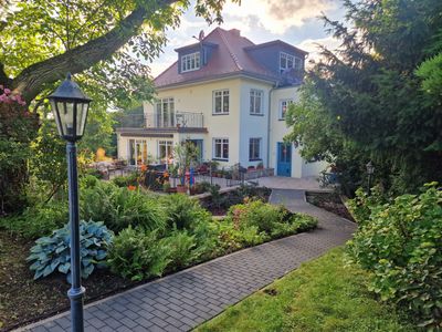 Viel Raum zum Leben und Gestalten. 3 Familienhaus im Grünen