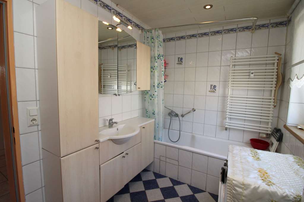 Immobilie in Bad Windsheim - Attraktive 4 - Zimmer Wohnung mit Tageslichtbad und Balkon - Bild 3