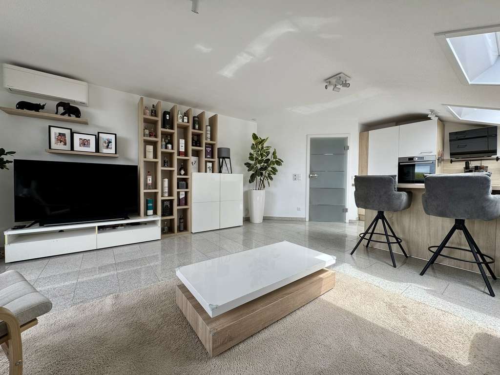 Immobilie in Erlenbach - Moderne 3‑Zimmer‑Dachgeschosswohnung mit Panoramablick auf den Scheuerberg - Bild 0