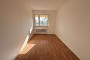 Schöne familienfreundliche 4-Zimmer-Wohnung mit Loggia nähe Augsburg-Kuhsee zu vermieten  – Mittenwalder Straße 16, 86163 Hochzoll-Süd, Augsburg – Vorschaubild 4