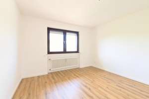 Modernisierte 3-Zi-Wohnung in Weitmar-Mark mit Pool, Aufzug & Loggia – Prinz-Regent-Str 79b, 44795 Weitmar-Mark, Bochum – Vorschaubild 2