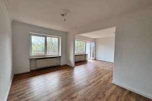 HENSTEDT-RHEN: TOP WOHNUNG MIT BALKON UND CARPORT – Die vollständige Adresse der Immobilie erhältst du vom Anbieter., 24558 Henstedt-Ulzburg – Vorschaubild 3