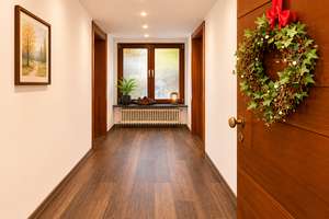 Ein Zuhause der Extraklasse – Exklusiver Bungalow mit außergewöhnlichem Wohnflair – Die vollständige Adresse der Immobilie erhältst du vom Anbieter., 95100 Selb – Vorschaubild 2