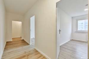 3-Raumwohnung mit großem, verglastem Balkon – Die vollständige Adresse der Immobilie erhältst du vom Anbieter., 13051 Neu-Hohenschönhausen, Berlin – Vorschaubild 4