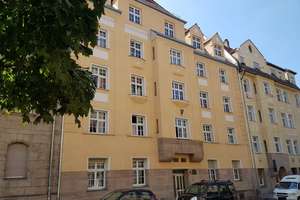 Traumhafte 2-Zi-Wohnung mit BALKON in STILvollem ALTBAU und ausgezeichneter CITYLAGE – Theresienstraße 35, 90762 Altstadt, Innenstadt, Fürth – Vorschaubild 2