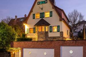 Charmantes Haus mit historischer Note und Ausbauoption