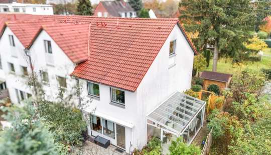 Bild von Stilvolles, energieeffizientes Reihenendhaus mit sonnigem Grundstück & Carport in begehrter Lage!
