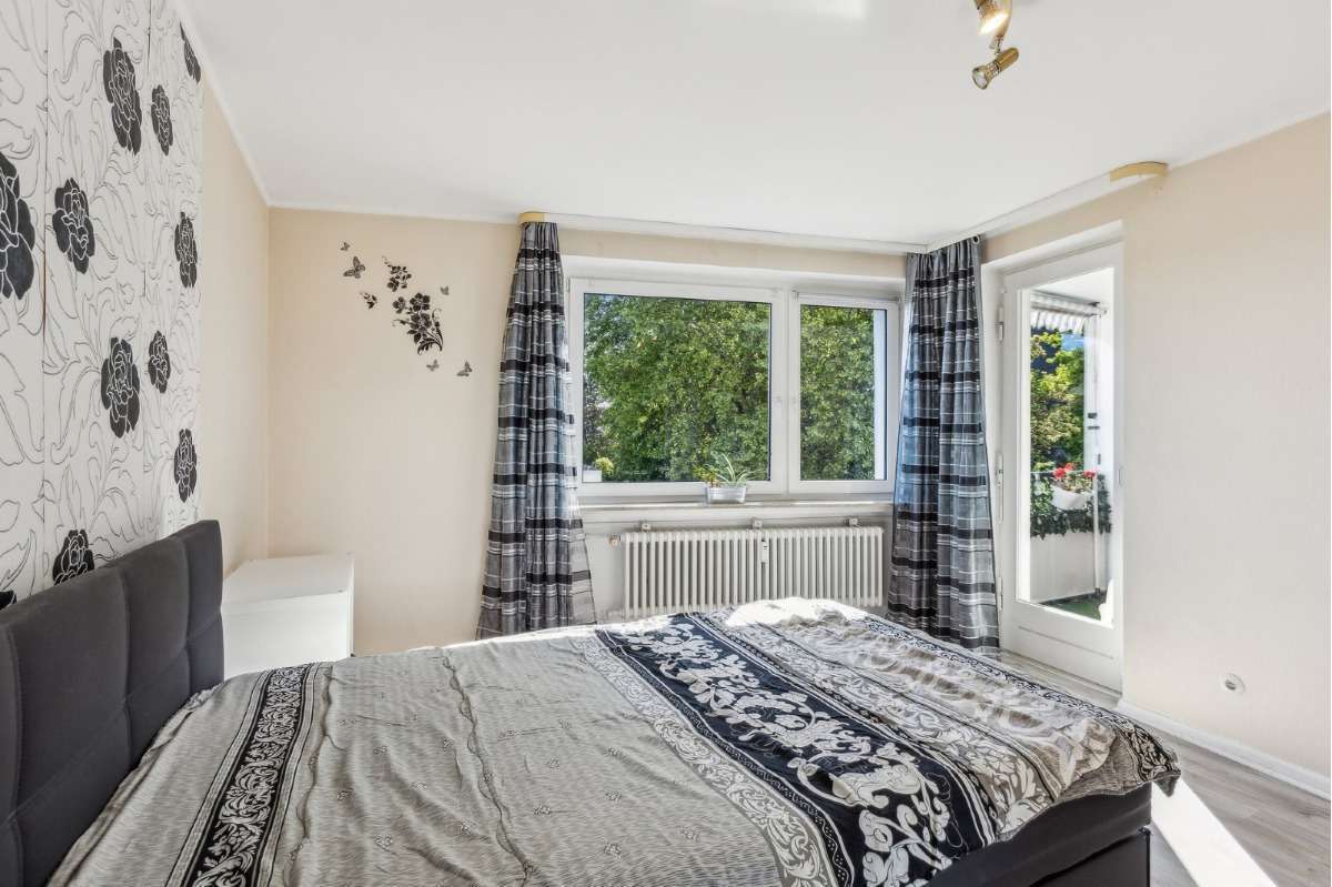 Immobilie in Schwalbach - 2-Zimmer-Eigentumswohnung mit Balkon und klassischem Schnitt - Bild 3